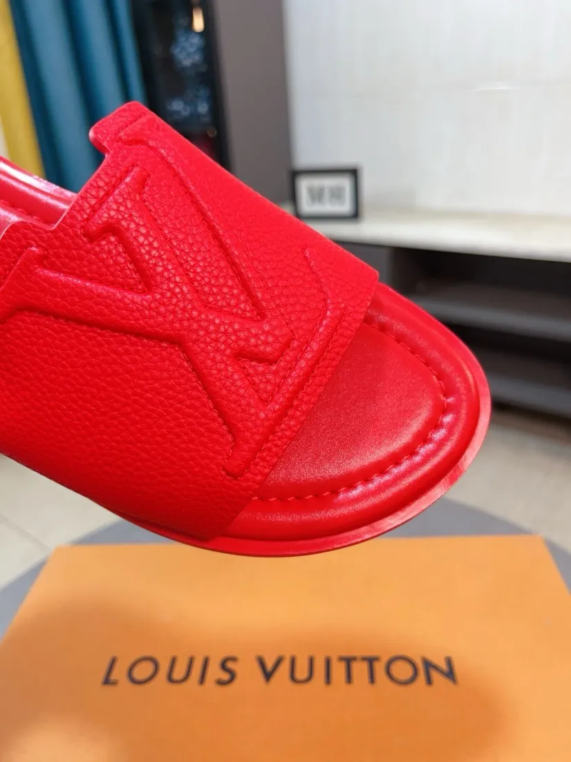 Men's shoes 💰300🌸🌸LV Ordinary men's spring and summer slippers, uppers imported from Italy, cowhide fabric, logo graphics, high-quality craftsmanship, soles: original soles specially provided by the original factory, exclusive movable molded soles super comfortable, original factory single goods, 🔍🔍high quality, you can enter and exit the counter at will, welcome to compare, size 38-45